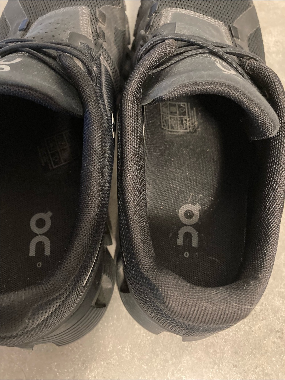 On Like New Running Shoes - Picture 7 of 11